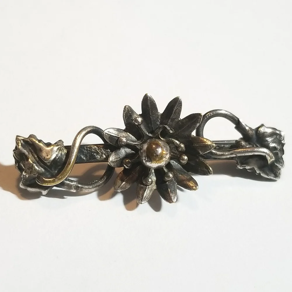 Vintage Art Nouveau flower brooch silver tone pin